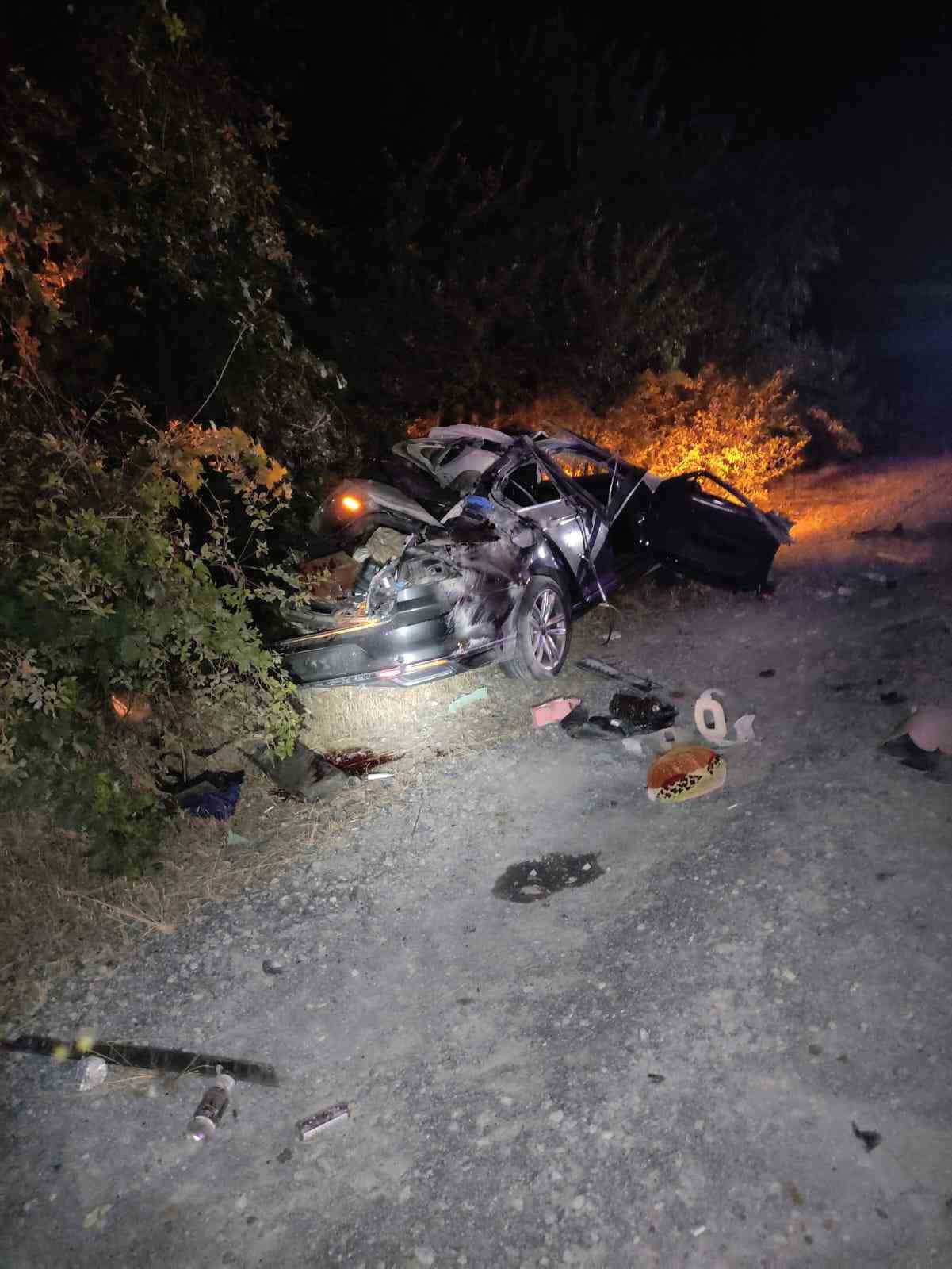Afyonkarahisar’da tır ile otomobilin çarpıştığı kazada 1 kişi öldü, 5