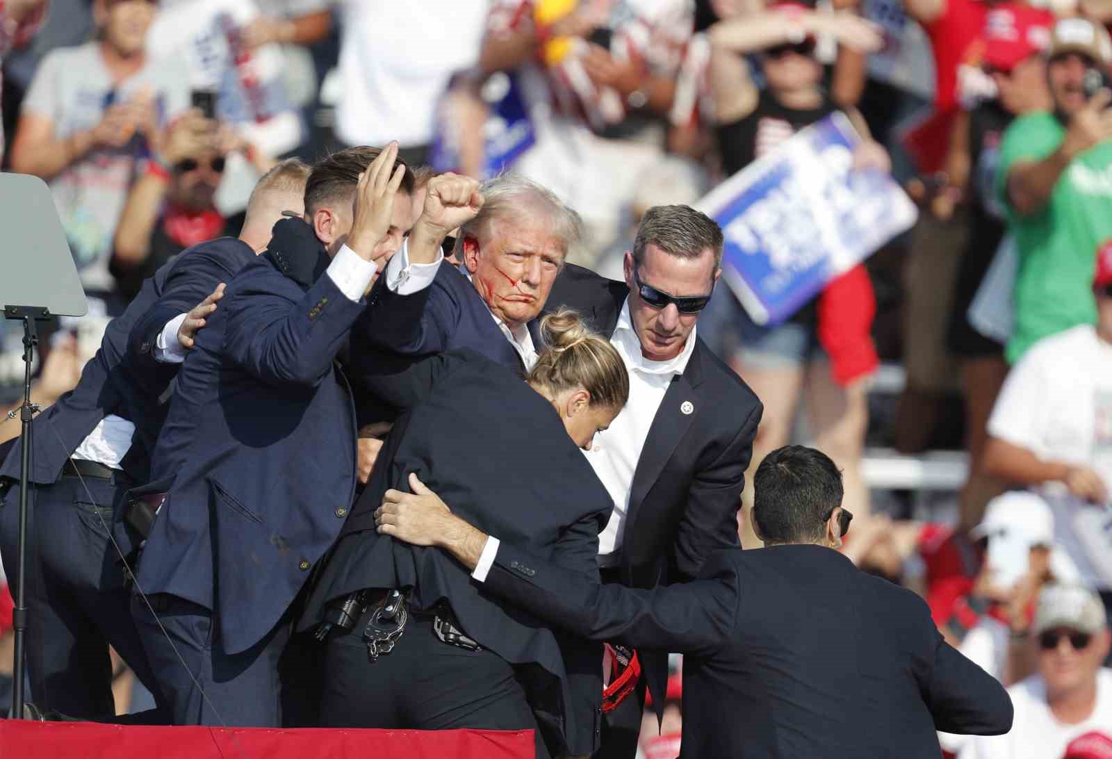 ABD’nin eski Başkanı Donald Trump, ABD Gizli Servisi Direktörü Kimberly