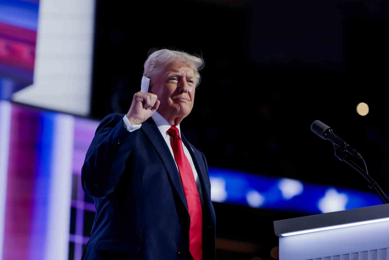 ABD BAŞKAN ADAYI DONALD TRUMP, KENDİSİNE YÖNELİK SUİKAST GİRİŞİMİNDE GÜVENLİK