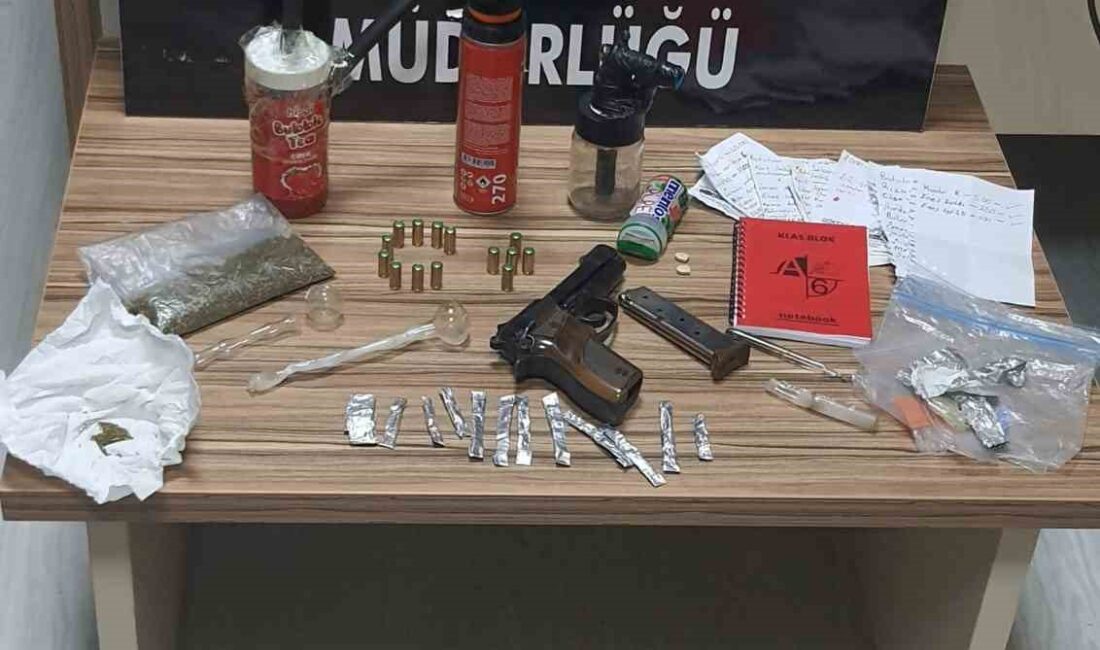 Afyonkarahisar’da polis tarafından gerçekleştirilen uyuşturucu operasyonunda 8 ayrı adrese düzenlenen