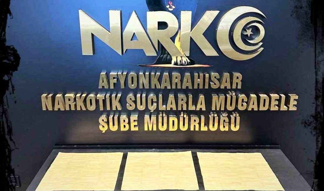 Afyonkarahisar’da narkotik polisi tarafından durdurulan bir araçta 5 adet peçeteye