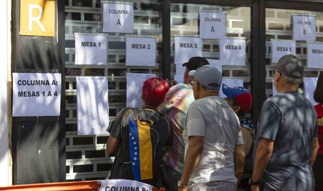 Venezuela’da halk devlet başkanını belirlemek üzere sandık başına giderek oylarını