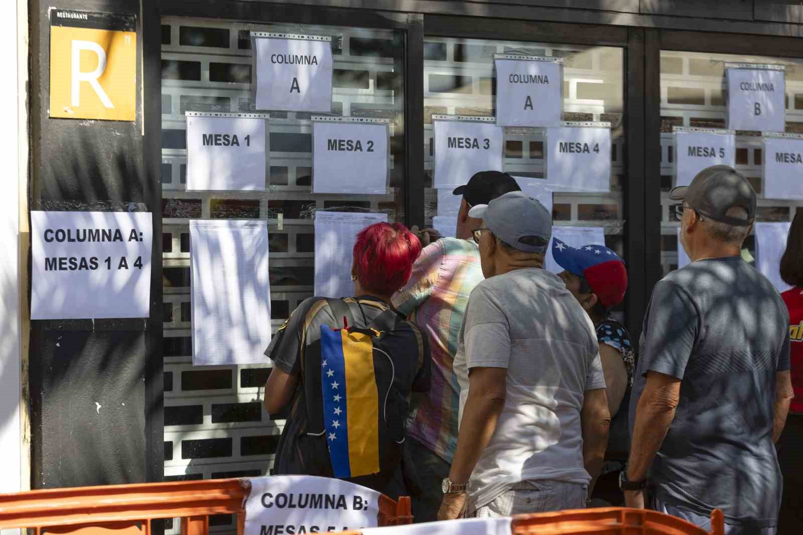Venezuela’da halk devlet başkanını belirlemek üzere sandık başına giderek oylarını