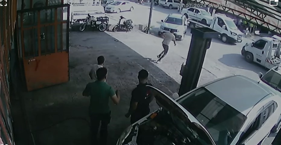 Afyonkarahisar’da çekicinin üzerinde tamir için getirdiği aracın dükkan sahibi ile