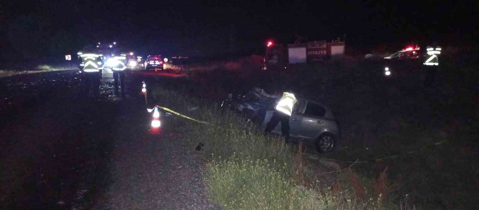 Afyonkarahisar’da yolcu otobüsüyle çarpışan otomobilin sürücüsü olay yerinde hayatını kaybederken,