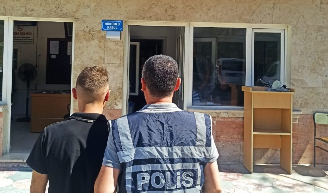 Afyonkarahisar’da 1 yıl 8 ay hapis cezasıyla aranan şahıs polis