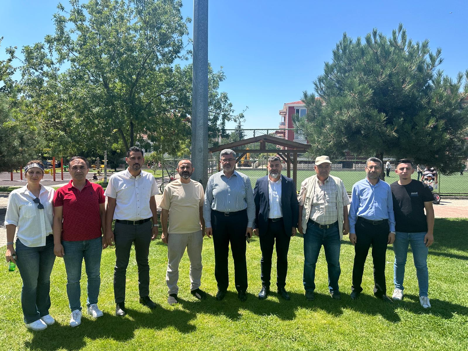 AK Parti Afyonkarahisar Milletvekili Ali Özkaya, vatandaşlarla buluşmaya devam ediyor.