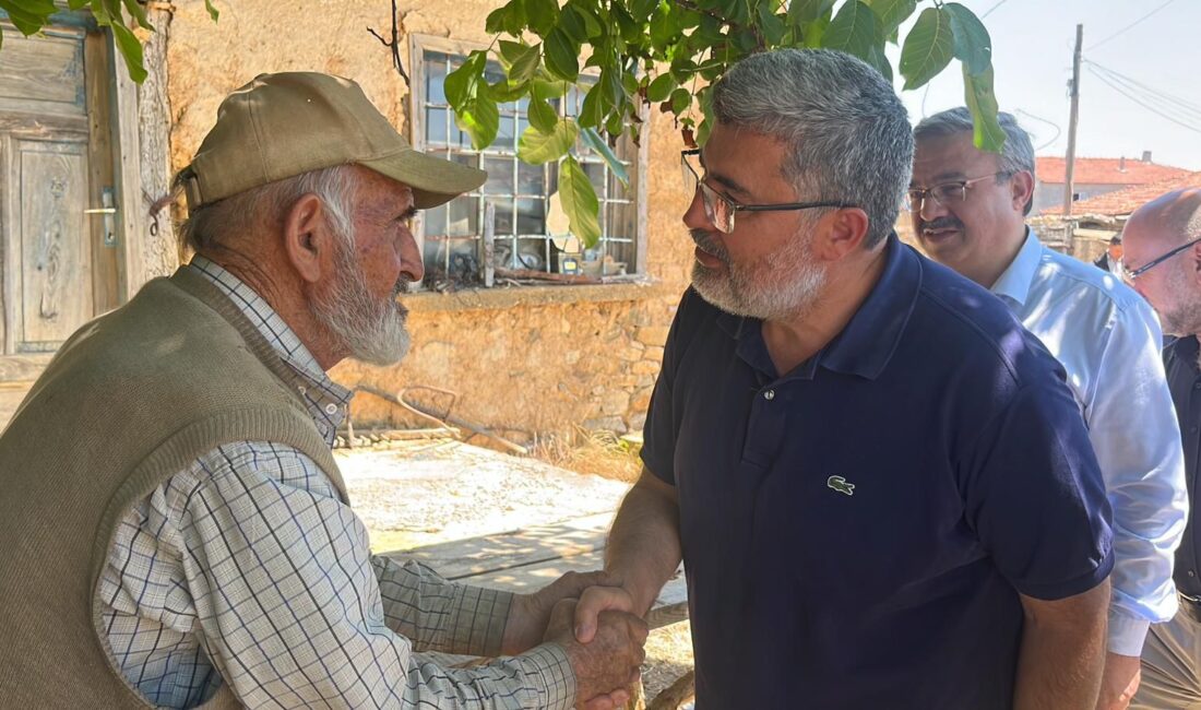 Afyonkarahisar’ın ilçelerinde vatandaşlarla buluşan AK Parti Afyonkarahisar Milletvekili Ali Özkaya,