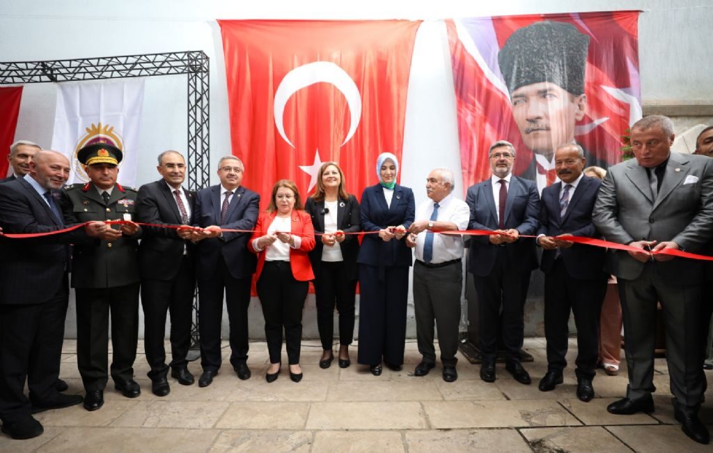 Afyonkarahisar Belediyesi ve Atatürkçü Düşünce Derneği Afyonkarahisar Şubesi işbirliğiyle düzenlenen