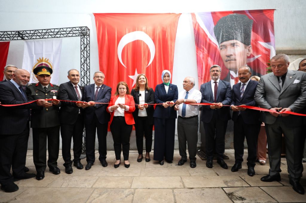 Afyonkarahisar Belediyesi ve Atatürkçü Düşünce Derneği Afyonkarahisar Şubesi işbirliğiyle düzenlenen