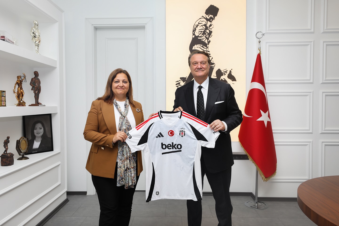 Beşiktaş Başkanı Hasan Arat, Büyük Taarruz için Afyon Beşiktaşlılar Derneği