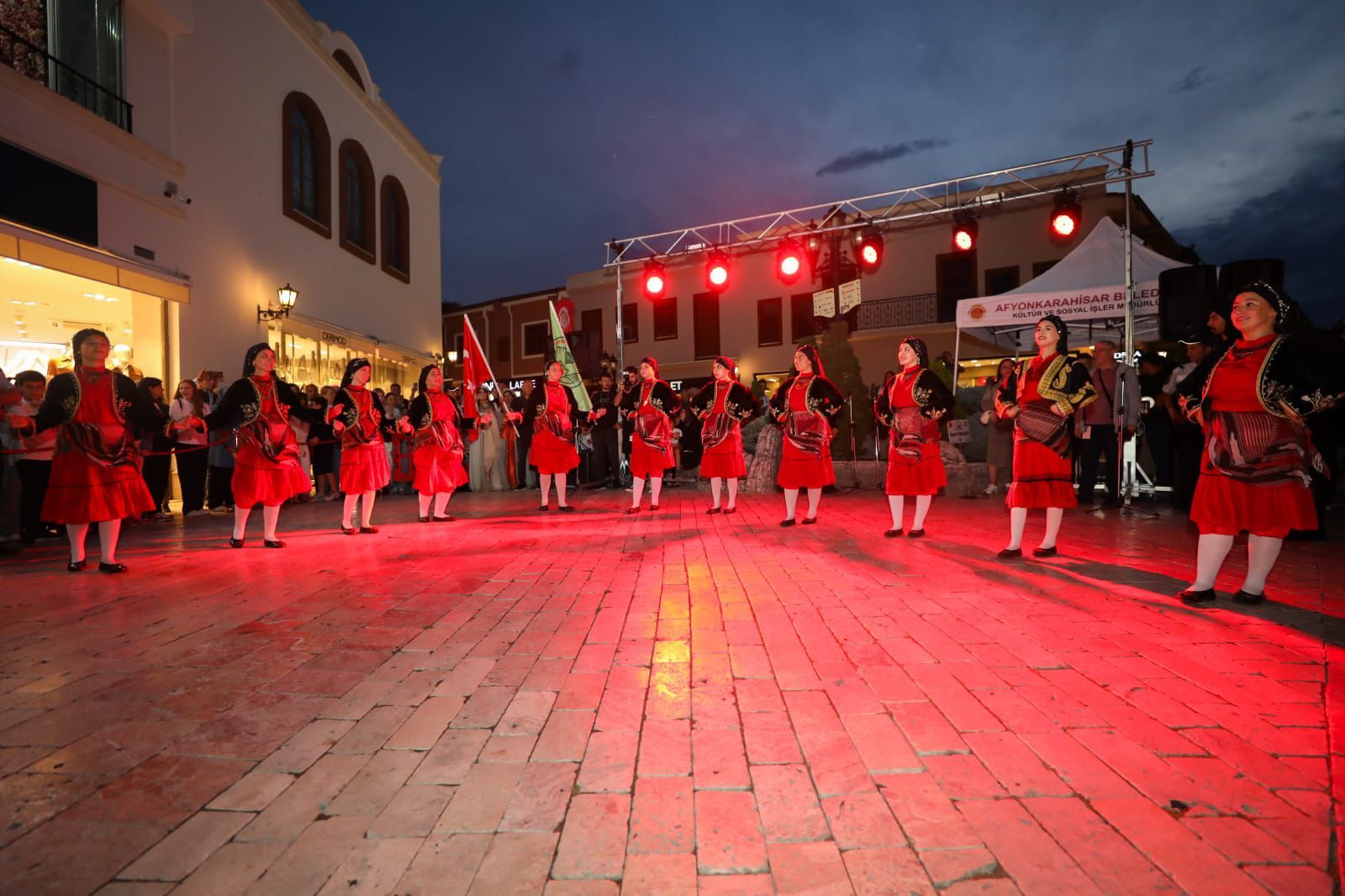 Afyonkarahisar Belediyesi tarafından organize edilen Uluslararası Zafer Halk Oyunları Festivali