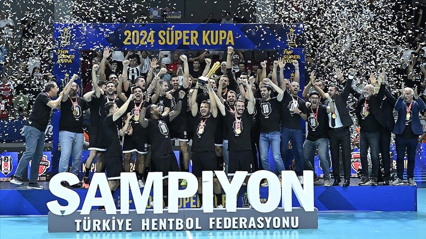 Hentbol Erkekler Süper Kupa maçında Spor Toto’yu 39-32 yenen Beşiktaş,