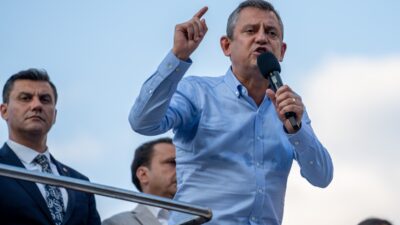   Cumhuriyet Halk Partisi (CHP) Genel Başkanı Özgür Özel, partisinin