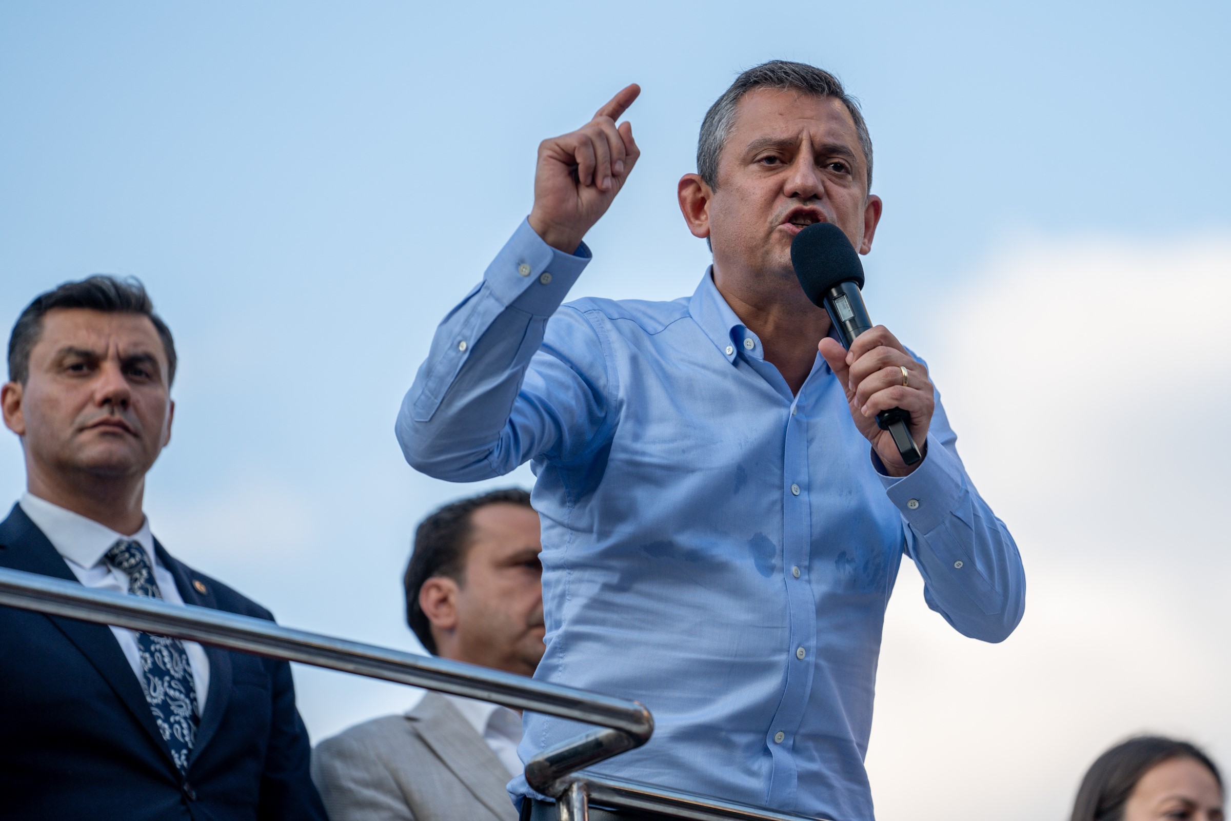   Cumhuriyet Halk Partisi (CHP) Genel Başkanı Özgür Özel, partisinin