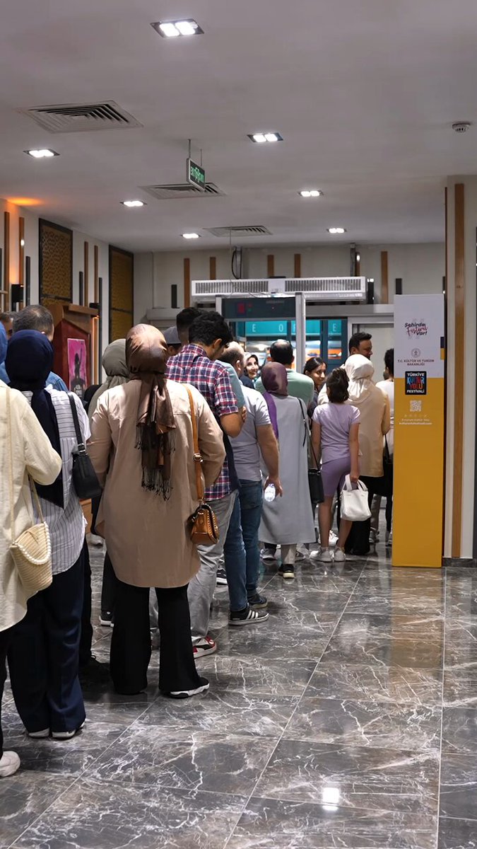 Erzurum’da düzenlenen Kültür Yolu Festivali, ünlü sanatçı Gökhan Ünver’in sahne