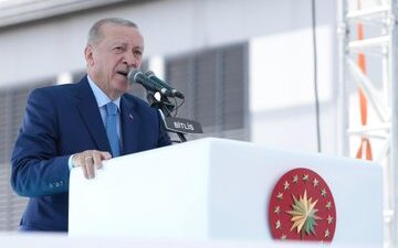 Açılış töreninin ardından Yılmaz, Selçuklu Meydan Mezarlığı’nı ziyaret ederek Sultan