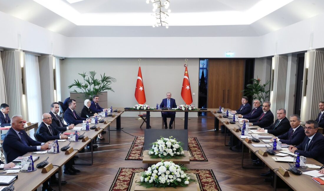 Enerji ve Tabii Kaynaklar Bakanı Alparslan Bayraktar, Ahlat’ta bir kabine