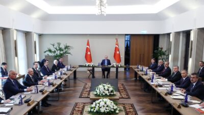 Enerji ve Tabii Kaynaklar Bakanı Alparslan Bayraktar, Ahlat’ta bir kabine