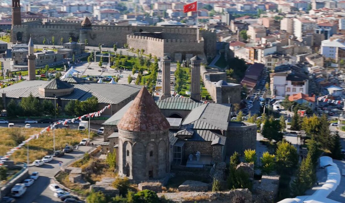 Erzurum Kültür Yolu Festivali Büyük Bir Başarıyla Gerçekleştirildi Erzurum’da büyük bir kültürel etkinlik gerçekleştirildi. Erzurum Kültür Yolu Festivali,
