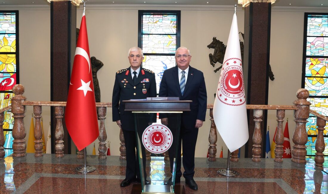 Millî Savunma Bakanı Yaşar Güler, Jandarma Genel Komutanı Orgeneral Arif Çetin’i Kabul Etti Millî Savunma Bakanı Yaşar Güler, emekliye ayrılan Jandarma Genel Komutanı