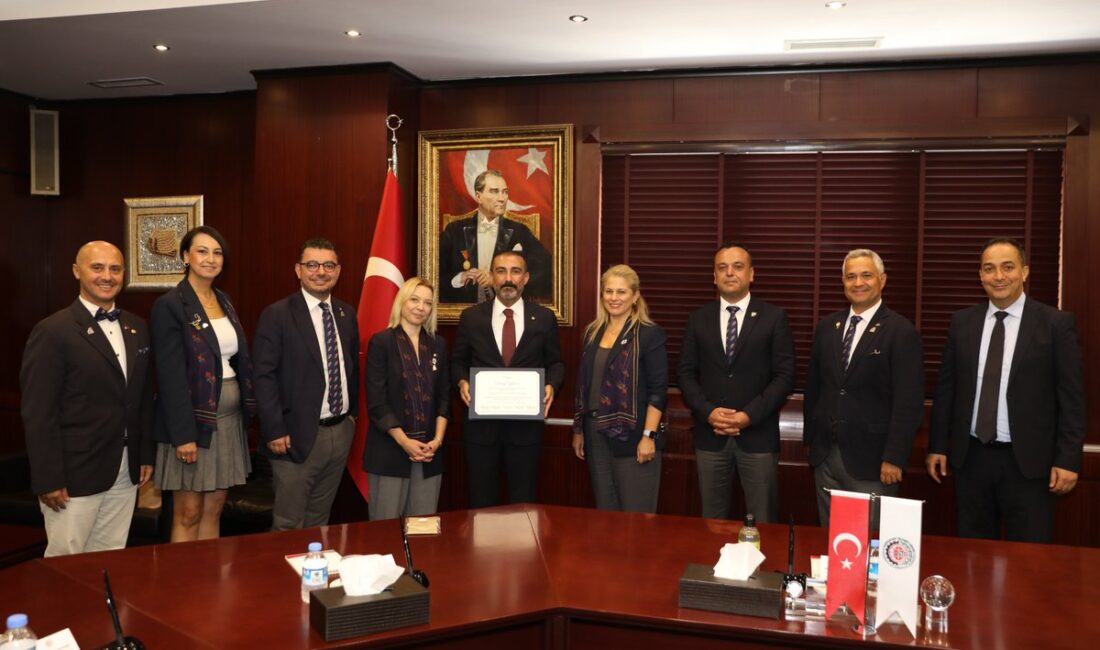 Gaziantep’teki Rotary Kulüpleri, başkanları ve kulüplerden sorumlu guvernör yardımcılarının katılımıyla