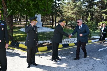 Zafer Haftası Etkinlikleri Kapsamında Yerel Yönetim Temsilcileri İle Ziyaret Gerçekleştirildi Zafer Haftası etkinlikleri çerçevesinde, yerel yönetim temsilcileri ile birlikte bir