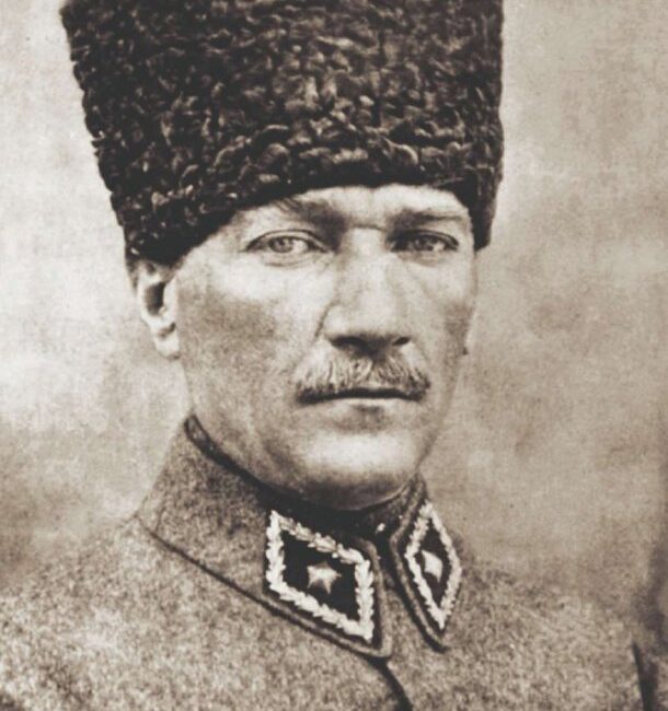 Büyük Zafer’in kazanılmasında büyük rol oynayan Başkomutan Mustafa Kemal Atatürk
