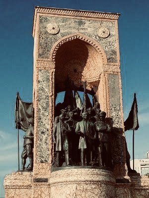 Rusya, Türkiye’nin Kurtuluş Savaşı’nda elde ettiği zaferin 102. yıl dönümünü