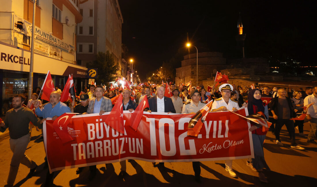 Büyük taarruz’un 102. yıl dönümü nediniyle Zafer Bayramı Fener Alayı