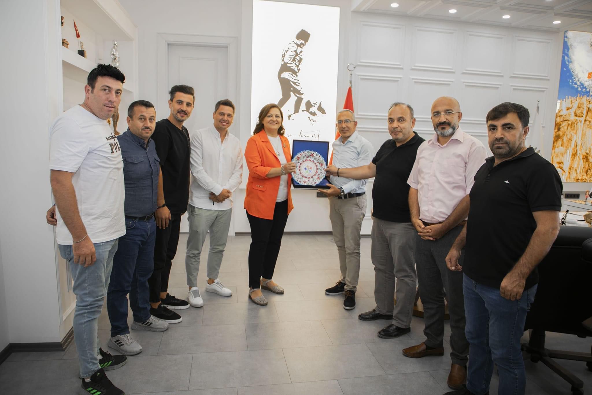 Afyonkarahisar Amatör Spor Kulüpler Birliği Afyonkarahisar Belediye Başkanı Burcu Köksal’ı
