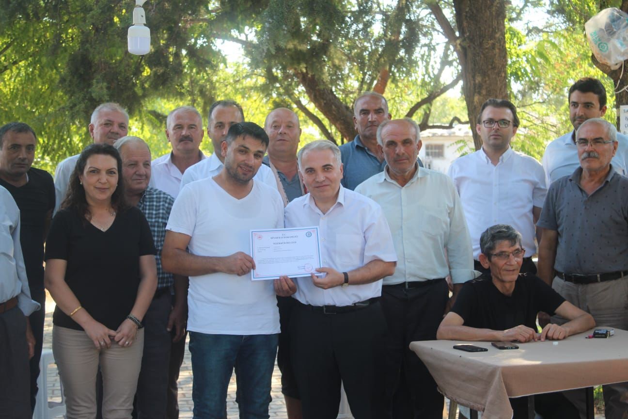 Afyonkarahisar’da bir çay bahçesi işletmecisi evinin yakınında bulduğu ve içerisinde