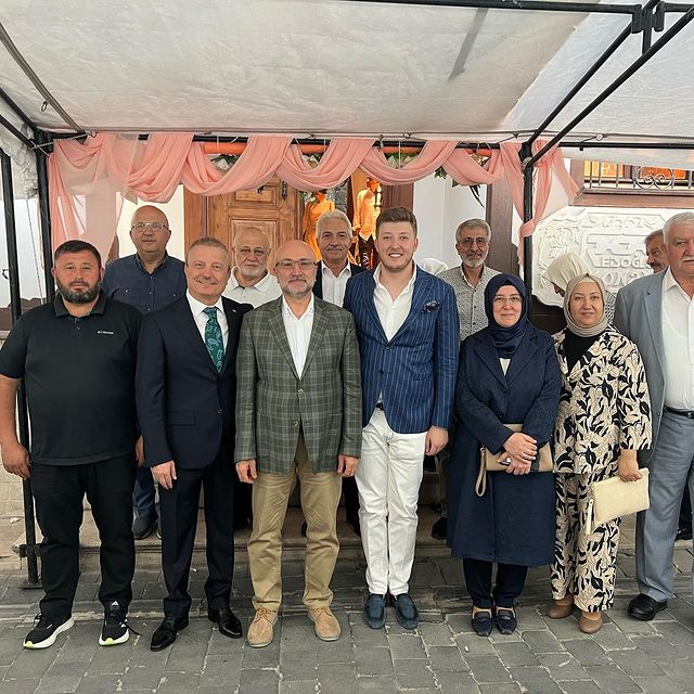 Bir grup siyasetçi ve yerel yöneticilerin katılımıyla gerçekleştirilen özel bir