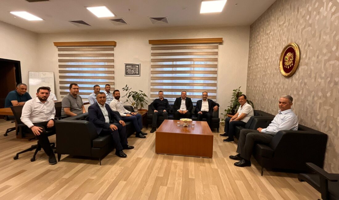 Afyonkarahisar Devlet Hastanesi’nde incelemelerde bulunan AK Parti Afyonkarahisar Milletvekili Hasan