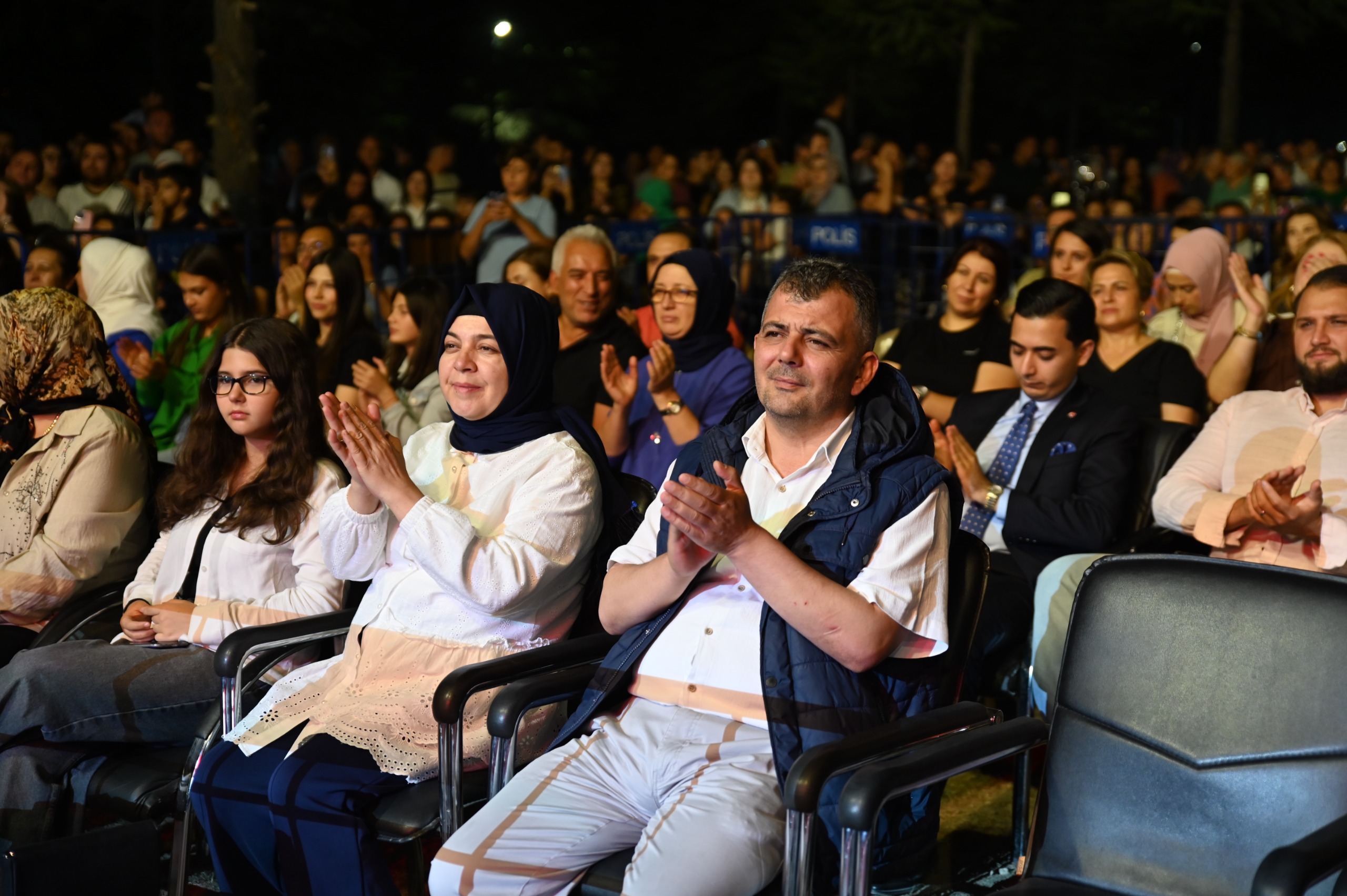 Emirdağ Belediyesi tarafından bu yıl 17’ncisi düzenlenen Gurbetçi Festivali, muhteşem