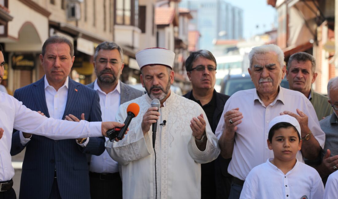 Konya’da bulunan Tarihi Bedesten Çarşısında bereket duası yapıldı. Konya Tarihi