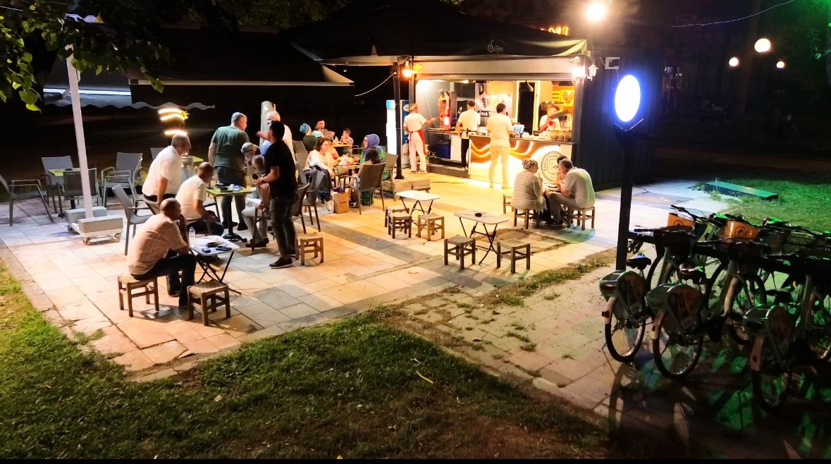 Son zamanlarda “gece dönerciliği” sektörü hızla büyümeye başladı. Düzce’de açılan