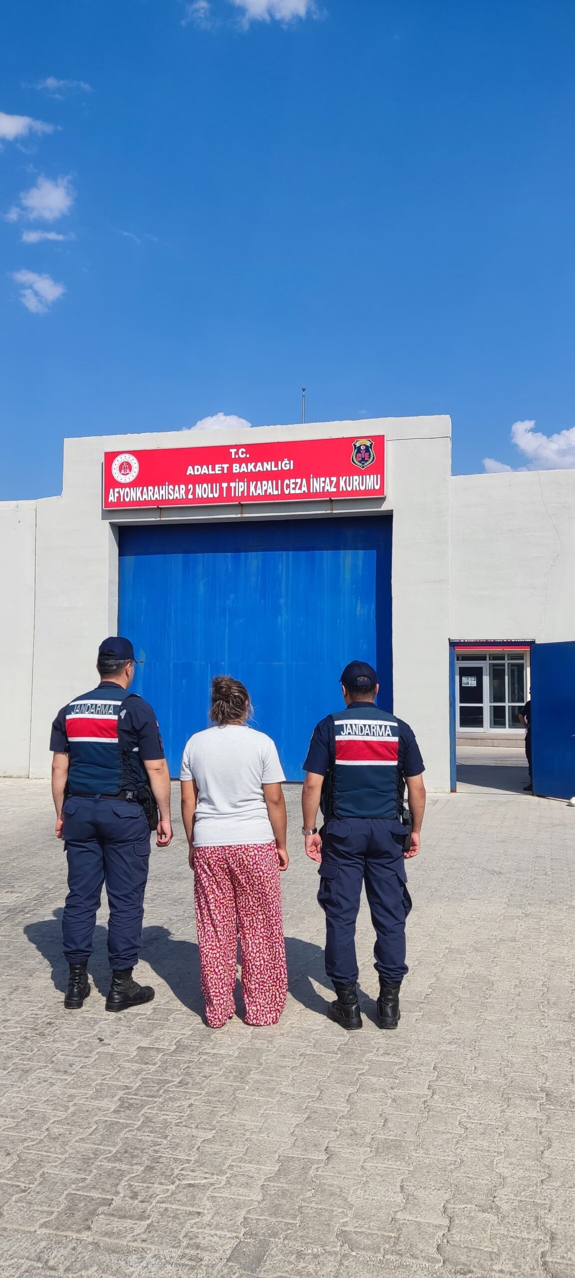Afyonkarahisar’da hakkında 10 yıl 10 ay kesinleşmiş hapis cezası bulunan