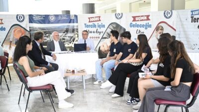   Uşak Üniversitesi Rektörü Prof. Dr. Ekrem Savaş, göreve geldiğinde