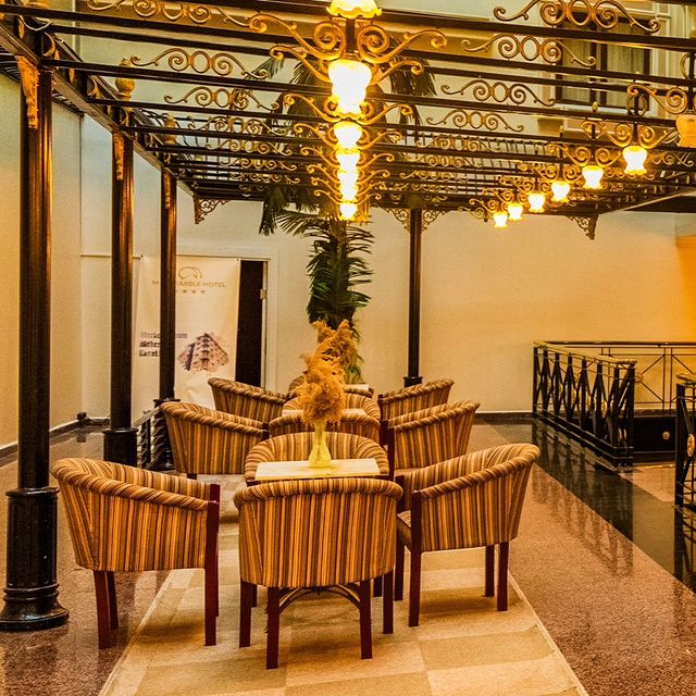 Bir otel, şehrin gürültüsünden uzaklaşarak dinlenmek ve yenilenmek isteyen konuklarına