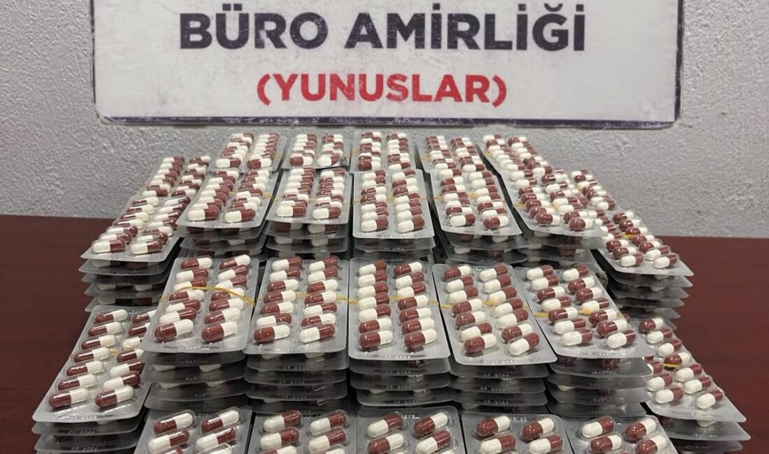 Kütahya’da, bulundukları araçta 1960 adet uyuşturucu hap ele geçirilen çift