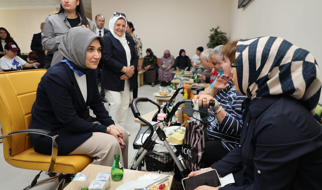 Afyonkarahisar Valisi Kübra Güran Yiğitbaşı, üniversite hastanesinde “Şifa Buluşmaları” programında