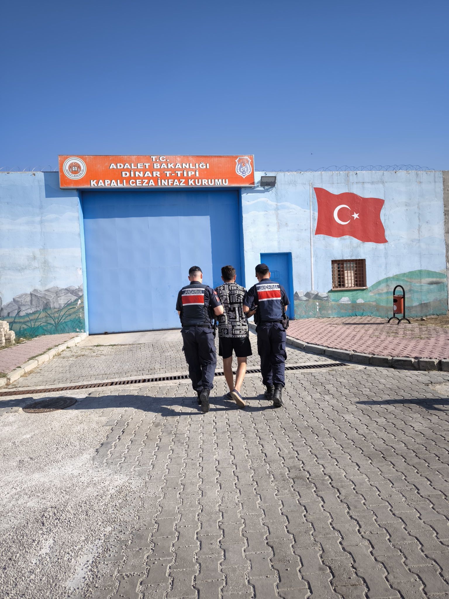 Afyonkarahisar’da hakkında kesinleşmiş 5 yıl hapis cezası bulunan hükümlü yakalandı.