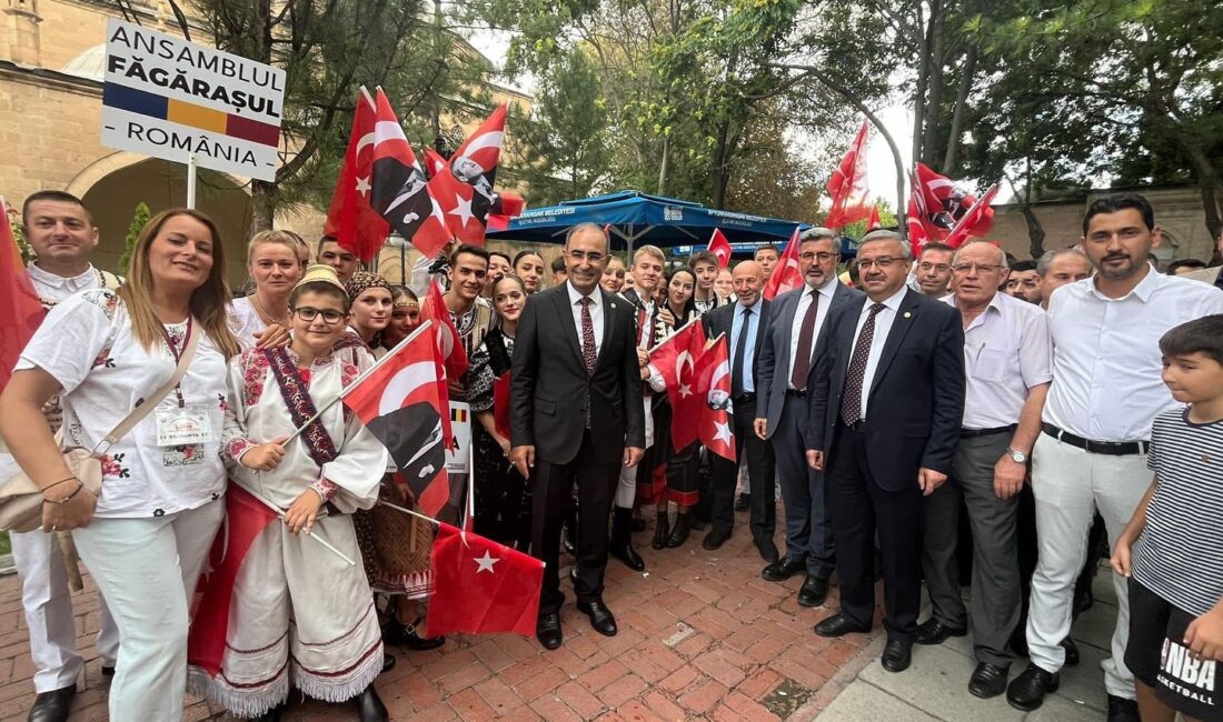 Zafer Haftası dolayısıyla Afyonkarahisar’a gelen yabancı uyruklu öğrencilerle bir araya