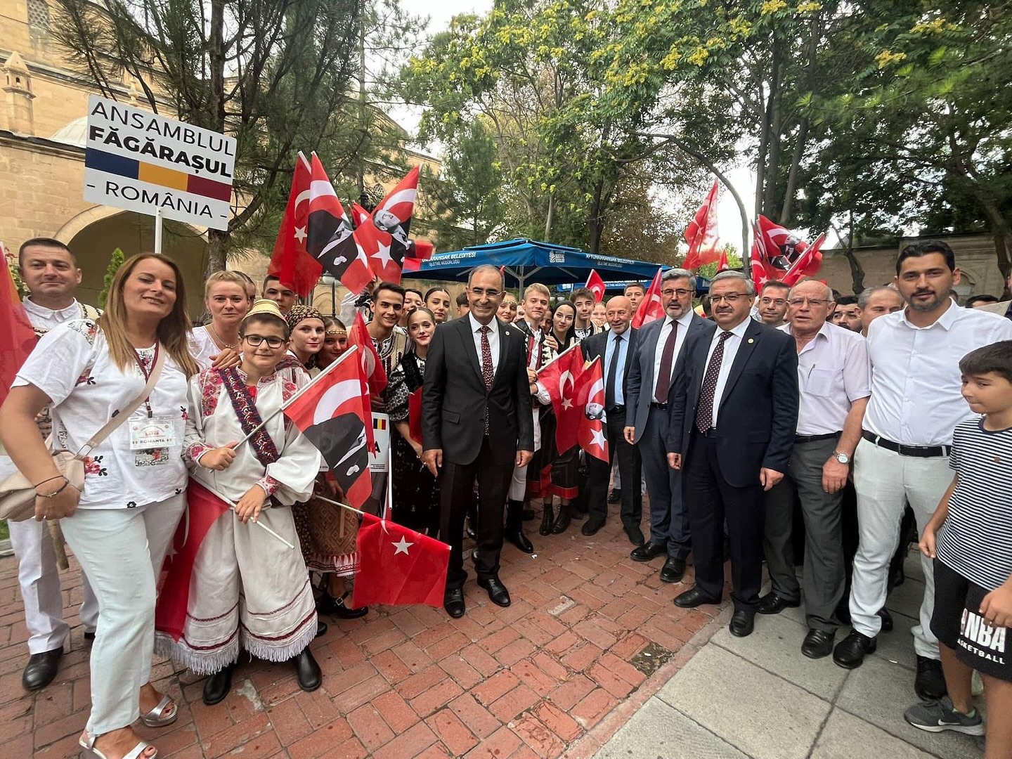 Zafer Haftası dolayısıyla Afyonkarahisar’a gelen yabancı uyruklu öğrencilerle bir araya