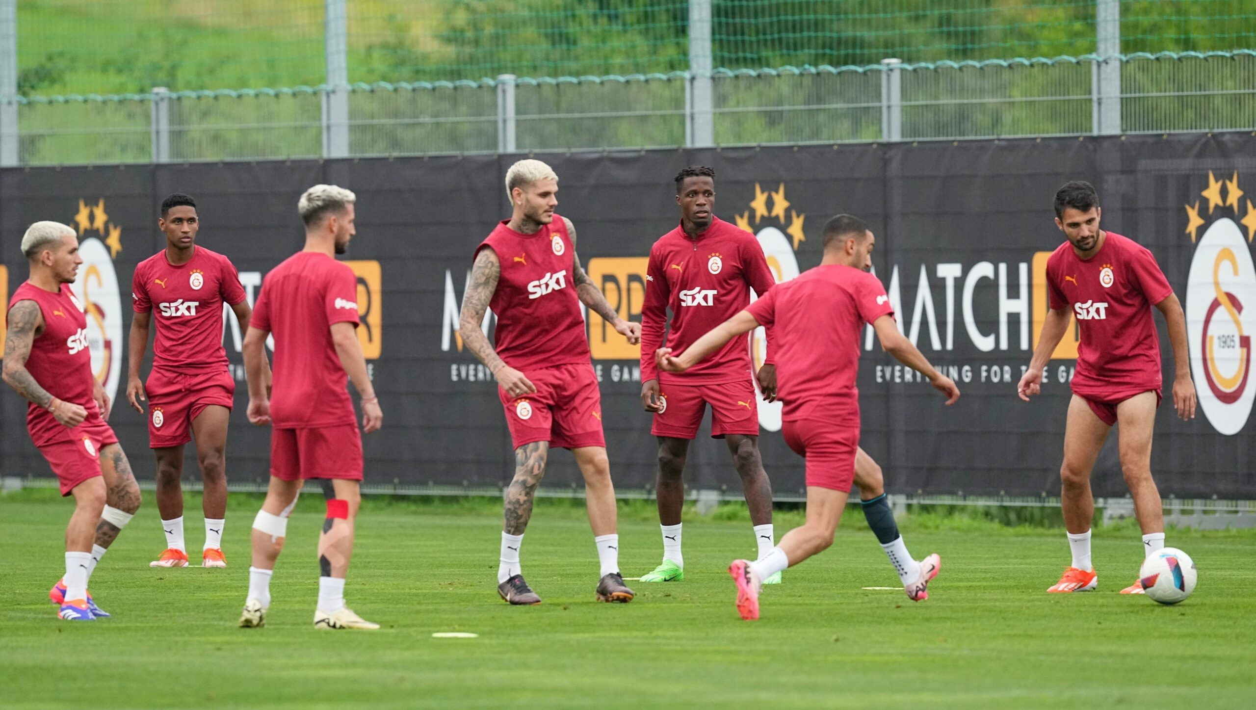 Galatasaray Kulüp Doktoru Yener İnce, sakatlığı nedeniyle sezonu kapatan Mauro