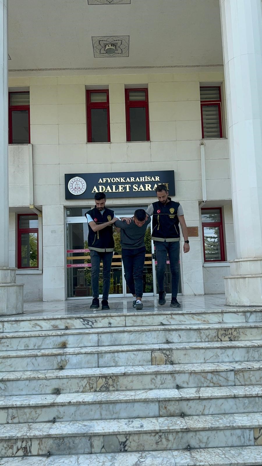 Afyonkarahisar’da 19 yaşındaki eski kız arkadaşını öldürdüğü iddiasıyla gözaltına alınan