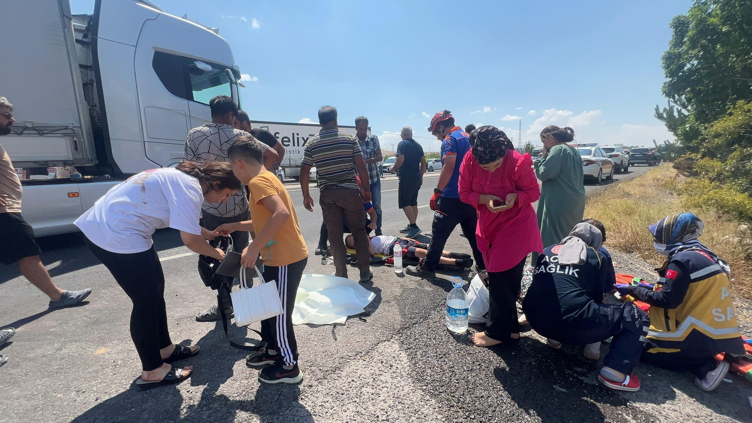 Nevşehir’de hafif ticari araç ile minibüsün çarpışması sonucu meydana gelen