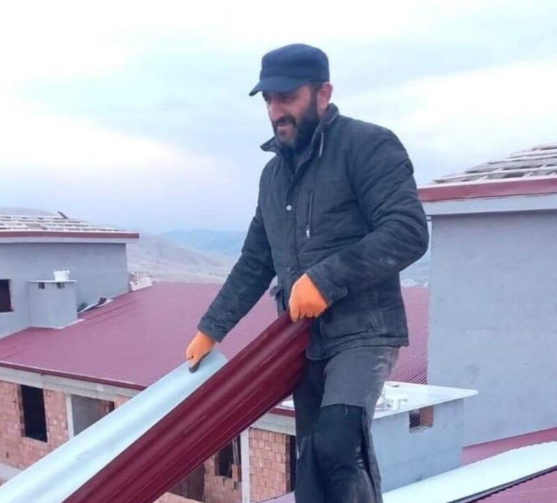 Bayburt’ta bir binanın çatısını yenildiği esnada boşluğa düşerek ağır yaralanan