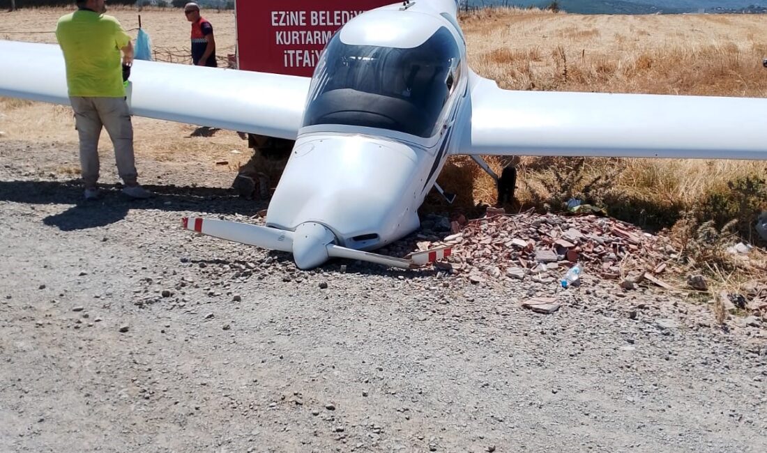 Çanakkale‘nin Ezine ilçesinde havada motor arızası yapan eğitim uçağı buğday